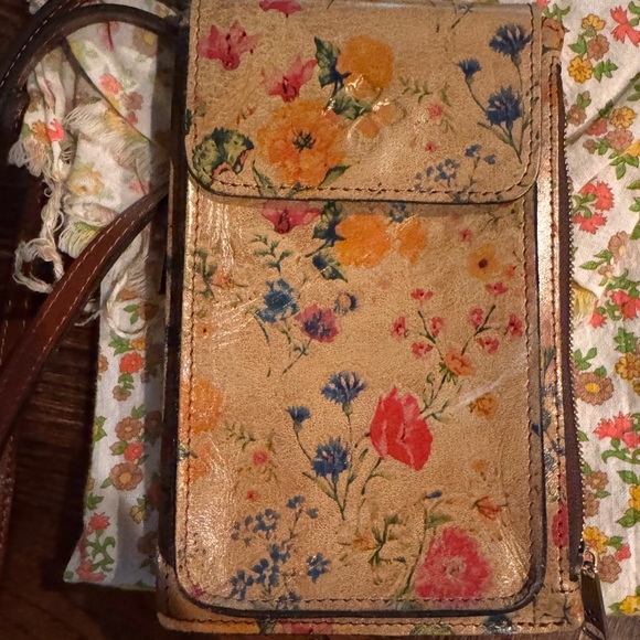 Patricia Nash Aegean Blooms Chiavella Phone Crossbody Bag - Picture 7 of 8